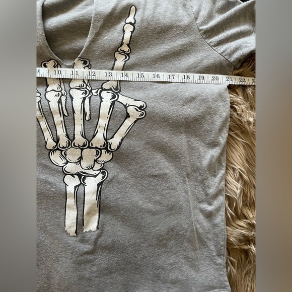 Skeleton Love Hand T-Shirt Grey Grayson Threads Halloween Women's XL Altered Cut - Picture 8 of 10